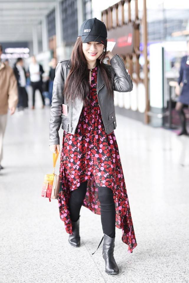 黑色|霍思燕虽然长得“寡淡”,但穿上皮衣也挺有味道的,就是妆太浓了