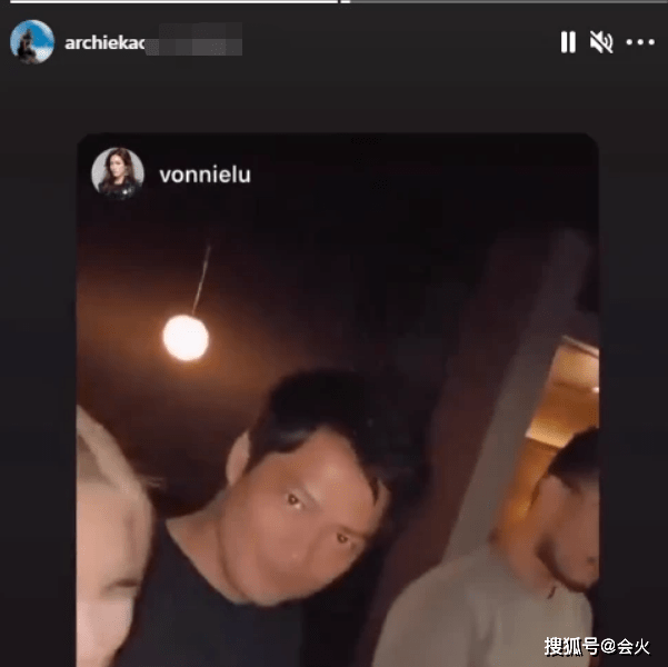 周迅前夫深夜和友人嗨玩！疑似醉酒舉止奔放，與美女摟肩好親密 娛樂 第1張