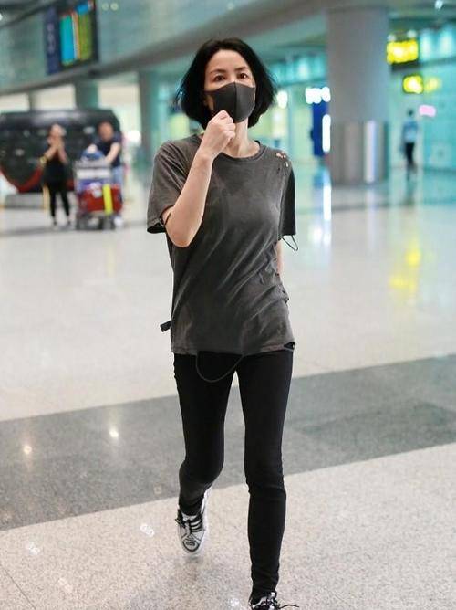 颜色|王菲的高级感藏不住，就算穿的衣服很普通，气场还和以前一样