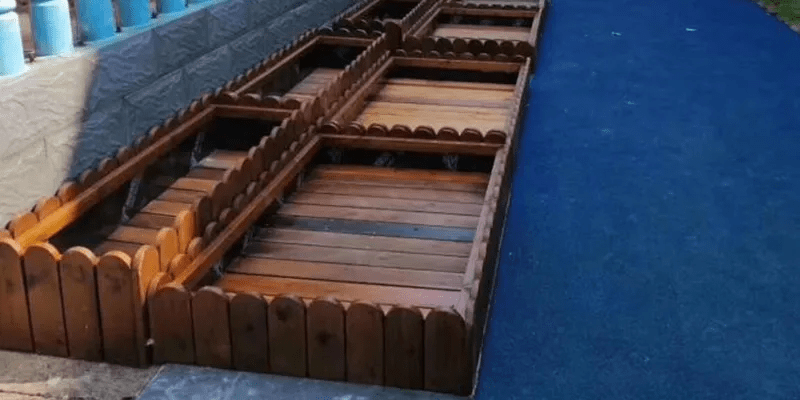 施工|木蜡油涂装幼儿园户外木制设施