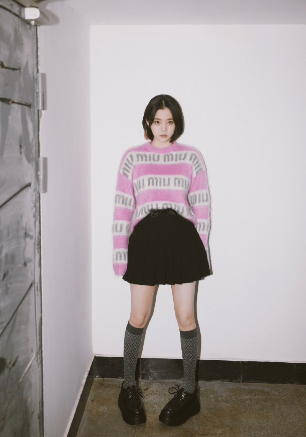 欧阳娜|欧阳娜拍摄学院风写真，JK制服青春洋溢，短发造型清爽灵气