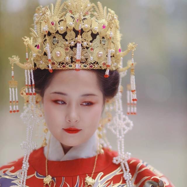 原创盘点那些气场十足的"凤冠",高贵又霸气,有钱也不一定能买到
