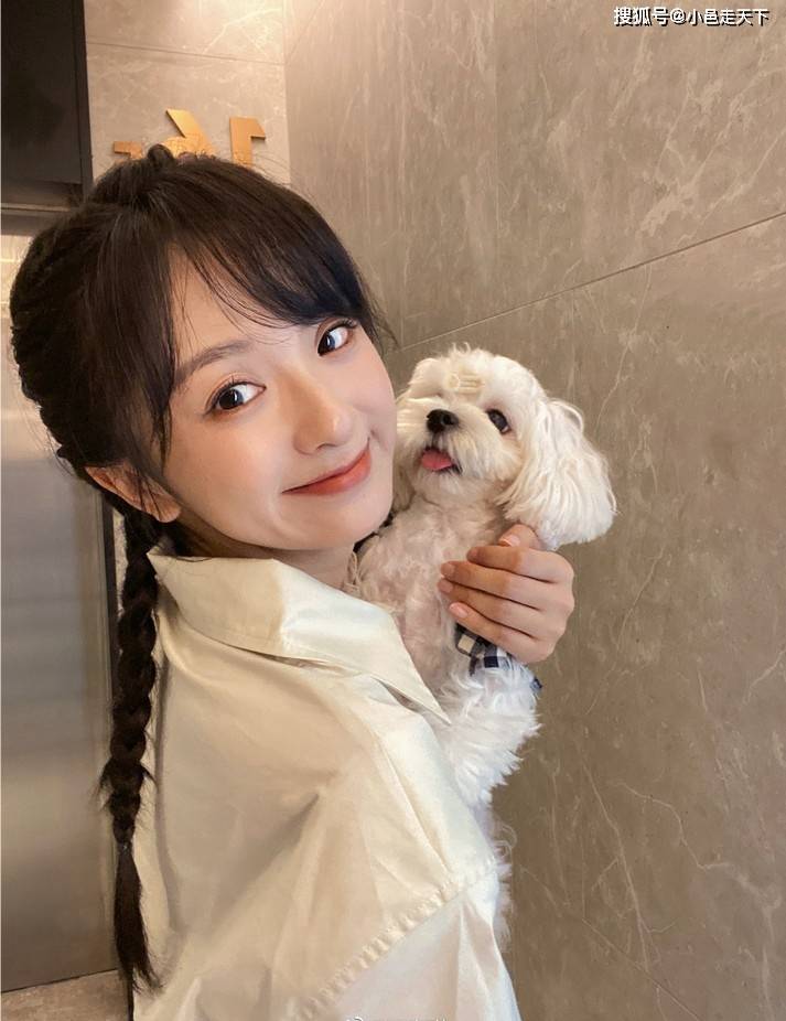 白色|厉嘉琪白色连衣裙甜美写真