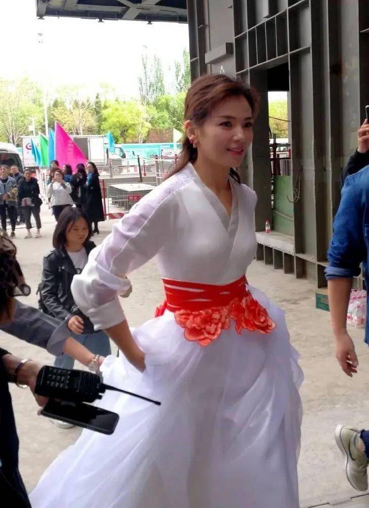 漂亮|刘涛现实中真不漂亮 ，离开修图又黑又油，都是包装出来的人设！