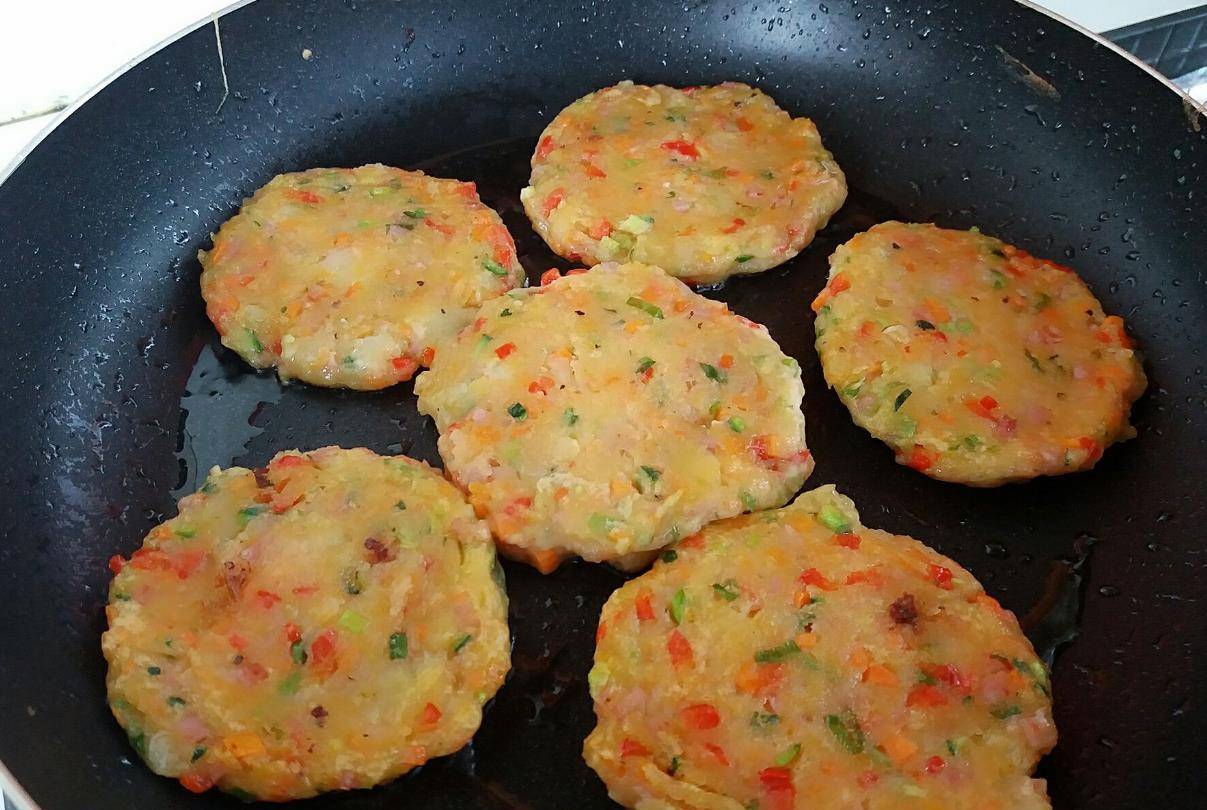 做法|土豆这样做成早餐饼太好吃了，我家一周做3次，孩子一口气能吃仨