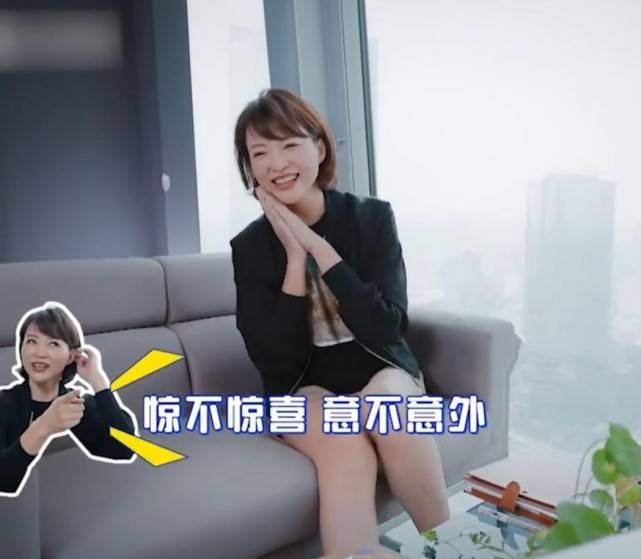 舞台|董卿重返央视舞台太期待！穿短裤秀麻杆细腿，齐眉短发好温柔知性