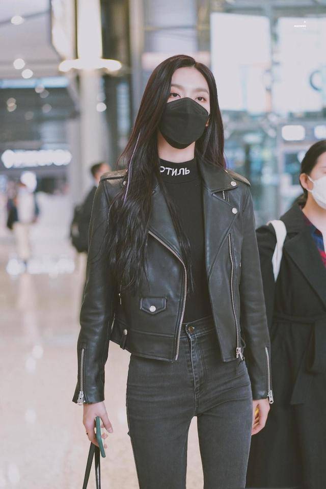 好身材|巩俐的气质真不是吹的，黑色皮衣配半身裙潇洒利落，气场全开