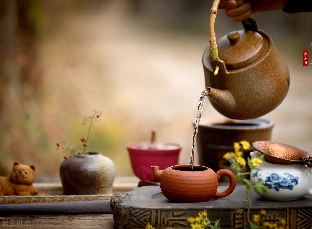 品一盏茶 洗去沧桑 褪去喧嚣