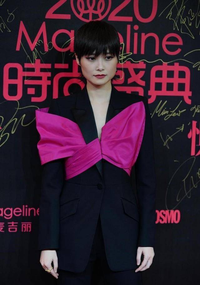 时装|李宇春的身高真不是盖的，穿上高跟鞋比老外还高出半头，挺有气场