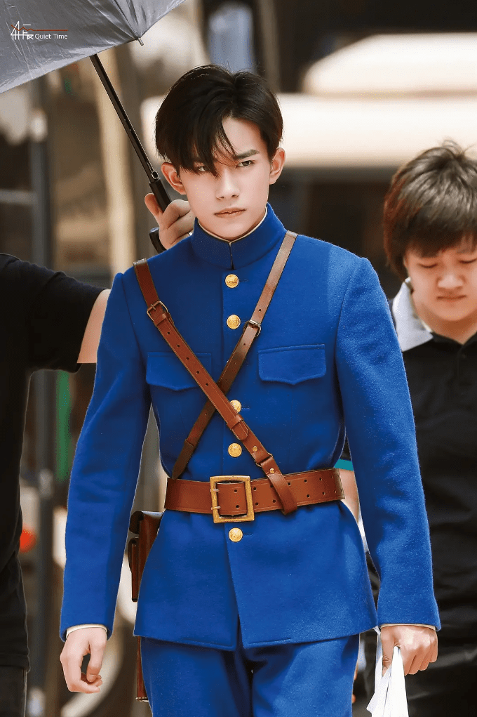 军装|当红男星穿军装：易烊千玺热血，朱一龙颜值高，看到任嘉伦我爱了