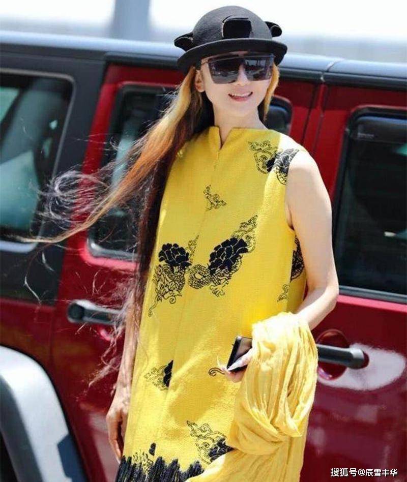 杨丽萍|学杨丽萍穿“民族风”服饰，全白造型干净、清爽却不单调，好漂亮
