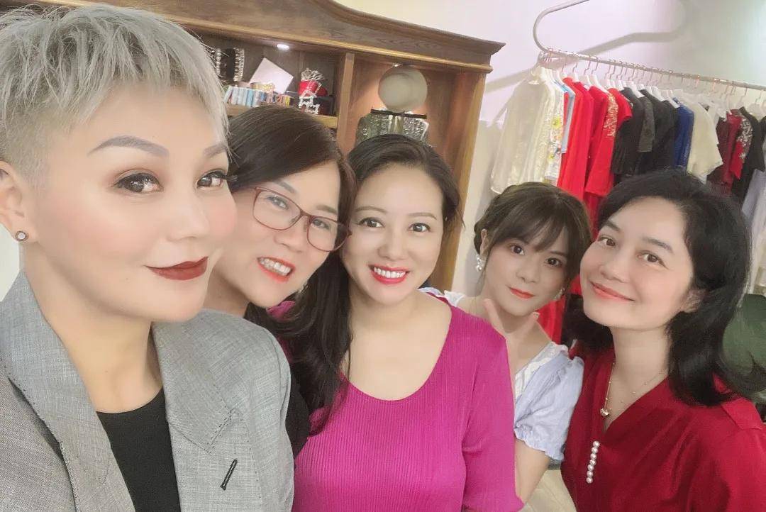 股东|尊享时装盛宴,共赴时尚秘境——打造专属你的气场