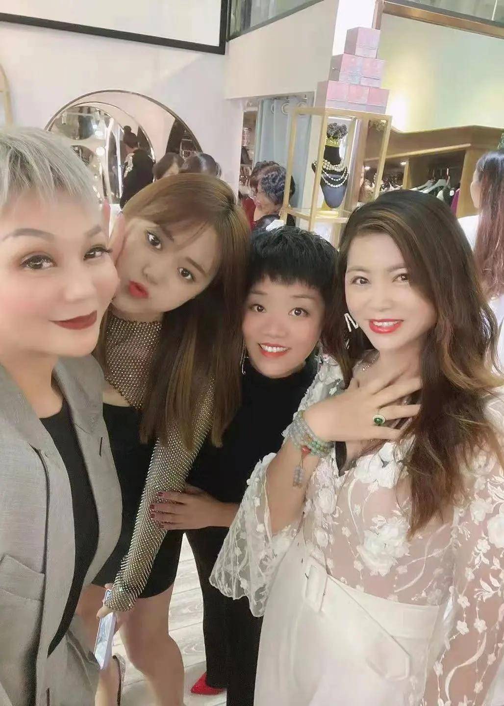 股东|尊享时装盛宴,共赴时尚秘境——打造专属你的气场