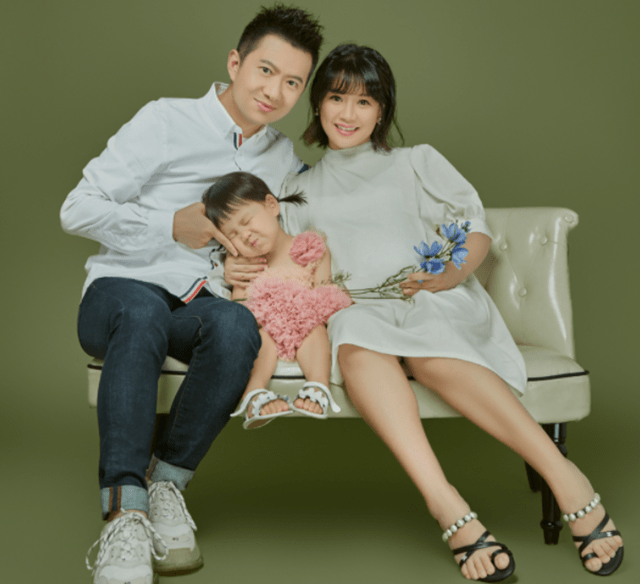 夫妻俩|红果果二胎快生啦!曾婚后9年才生娃,如今“三年抱俩”进度快