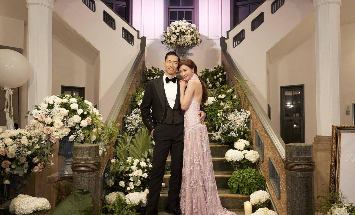 设计|“日本媳妇”林志玲真洋气，穿长款外套洒脱精致，高挑身材太给力