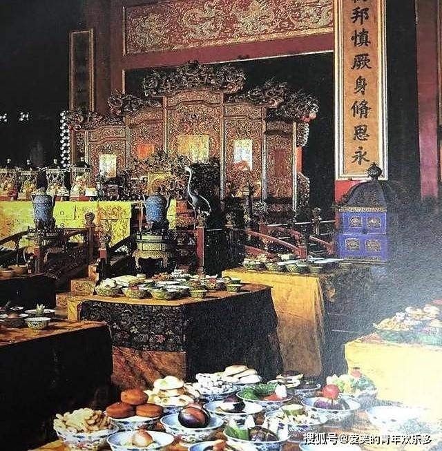 翻牌子|皇帝的日常什么样?乾隆4点起床上班,工作12小时,晚上7点翻牌子