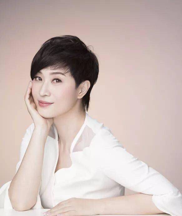 发型|短发女明星中我最服陈法蓉，留了一辈子短发，52岁还是这么漂亮