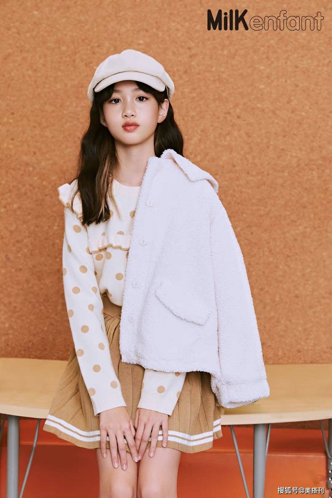 钟丽缇携女儿拍写真,女儿完美继承妈妈的厚嘴唇,考拉一点没长残_姐姐