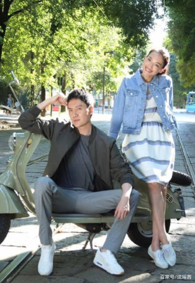 一身|舒淇人到中年躲过发福，但还不够自信，出席活动穿宽松T恤遮肉