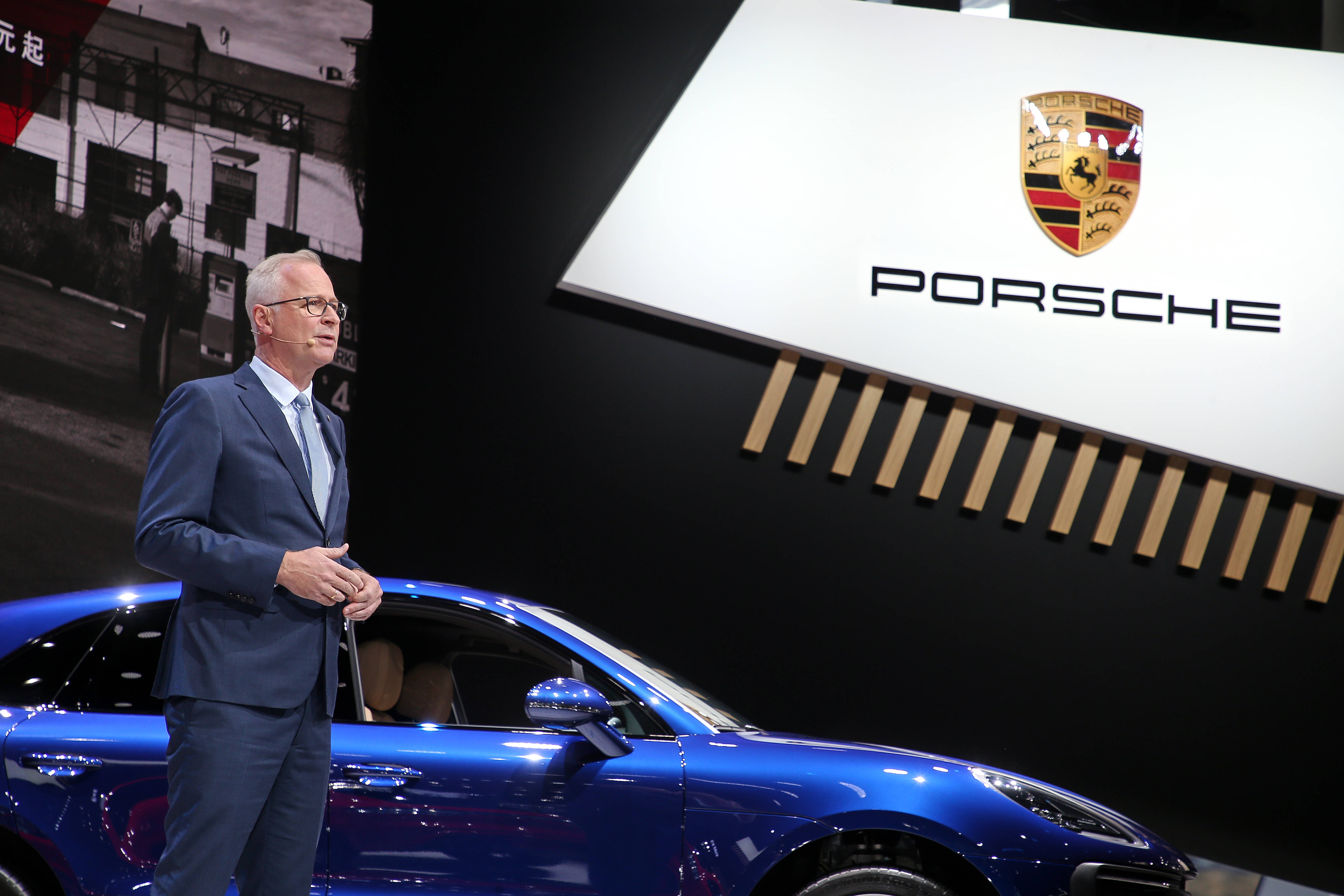 换装全新29t发动机保时捷新款macan实车亮相成都车展