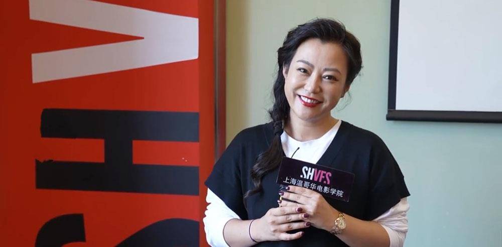 衣品和|郝蕾这次逆袭了，43岁穿大白裙入职当老师，座谈会侃侃而谈超严肃