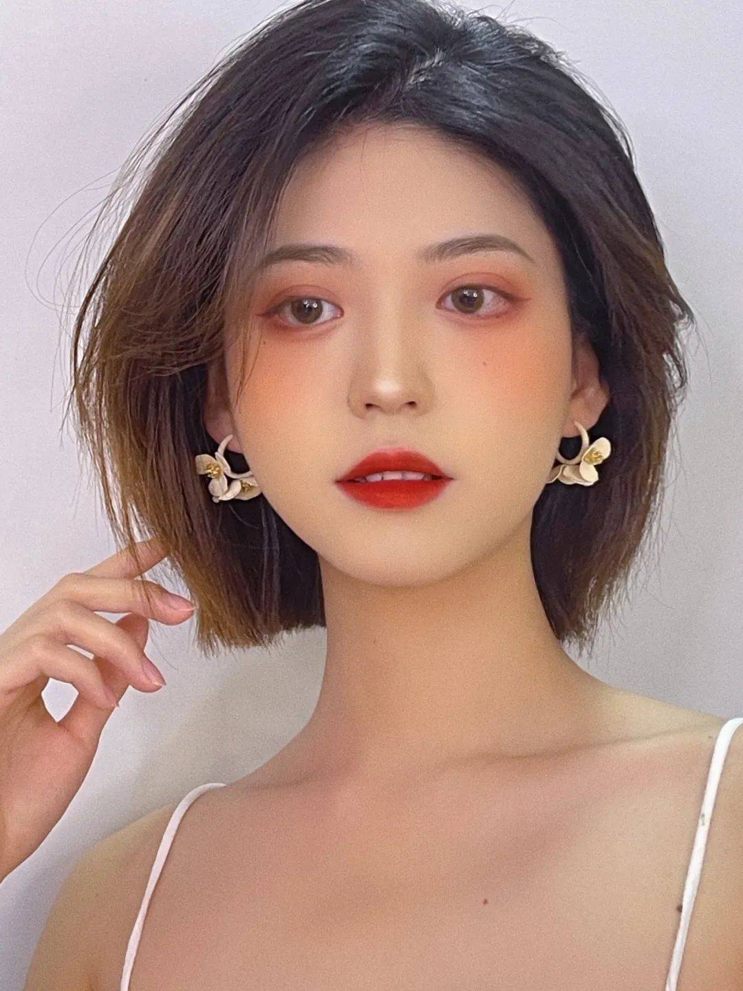 涂是|直男眼中女生涂口红VS不涂口红，差距也太大了……