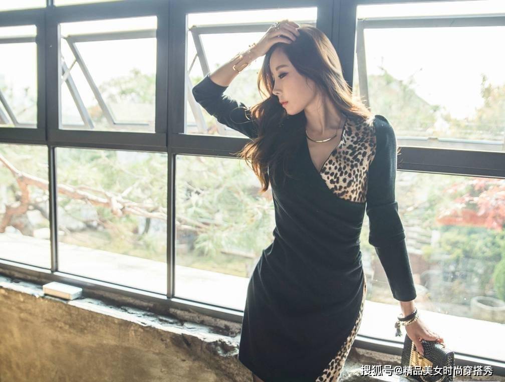 黑色|黑色的豹纹拼接的连衣裙知性又不失女性的优雅优雅