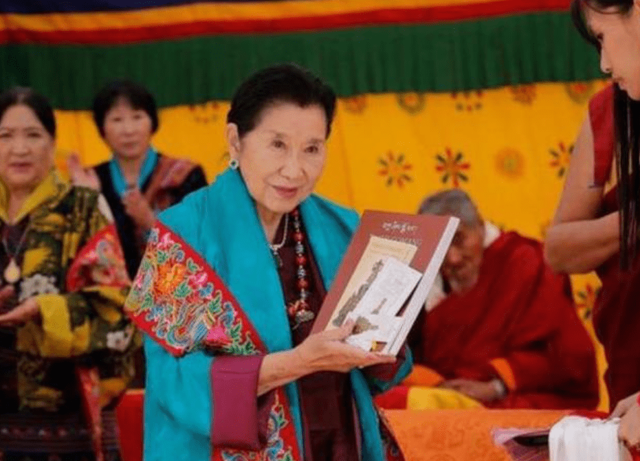 原创不丹91岁太王太后国王变心被打入冷宫辅佐儿子继位成宫斗赢家