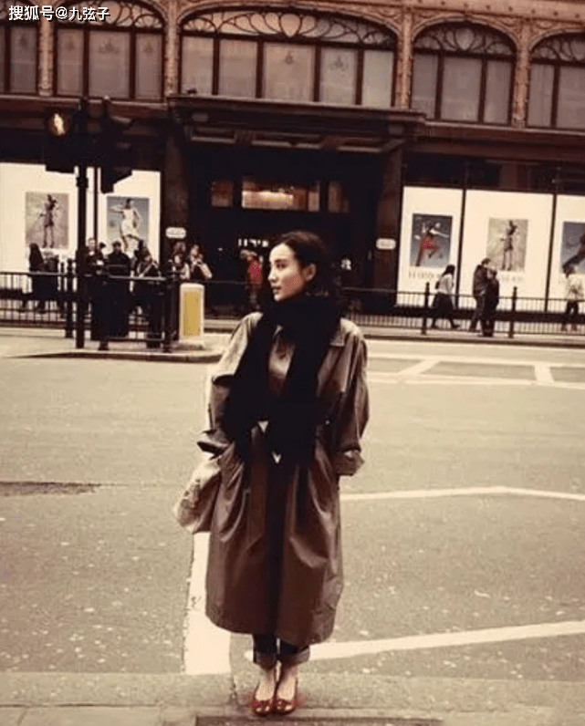 父母|插足名导婚姻，以“洗头妹”一跃封后，戏红人不红小宋佳