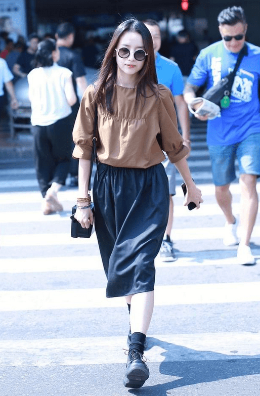 棕色|越简单越高级！看董洁就知道了，全身只有2个颜色，却意外很时髦