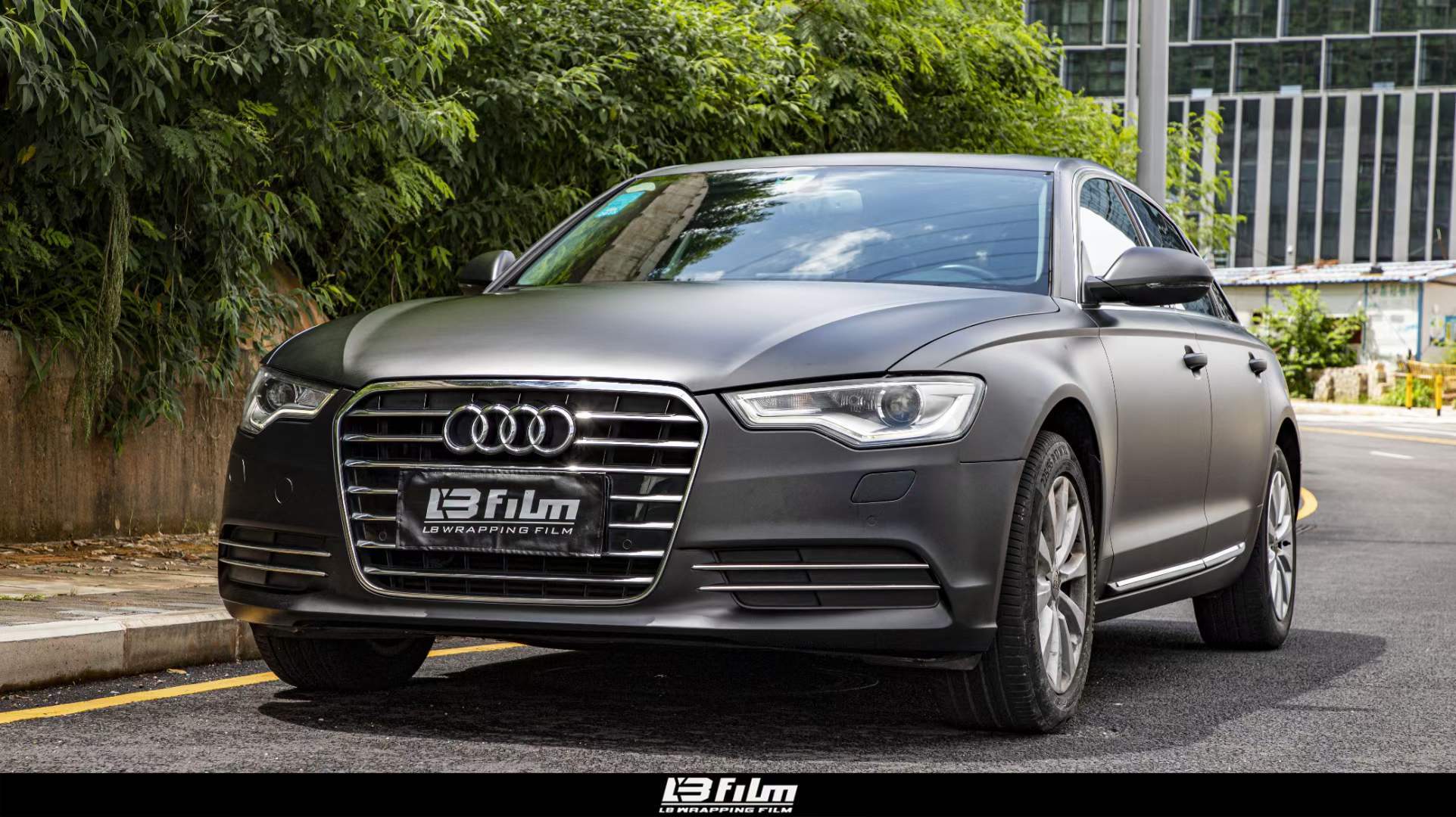 奥迪a6l全车贴膜lb改色膜哑黑