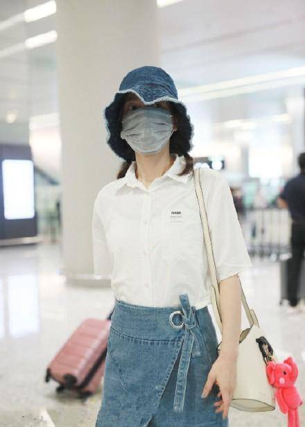 样子|吴昕“全副武装”走机场，穿格衫扎麻花辫扮嫩，36岁养生少女出现