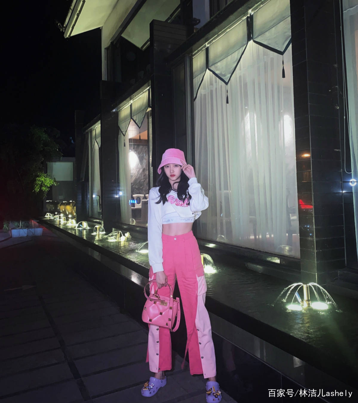 身材|扒完女明星的穿搭,工装风在2021初秋竟然最受宠,分分钟帅翻你