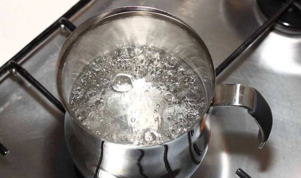 因为|烧自来水后的“水垢”,长期喝会得肾结石?答案会令你很意外!