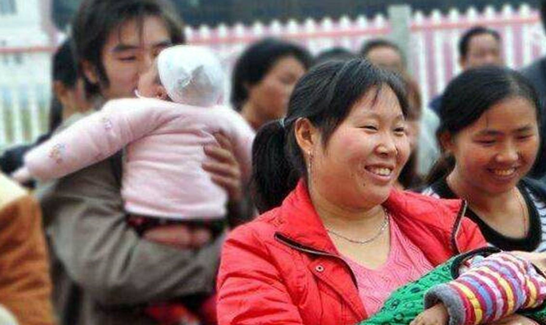 生活|为啥穷人成生育主力？穷孩子经历辛酸，穷父母也有无奈，都为生活