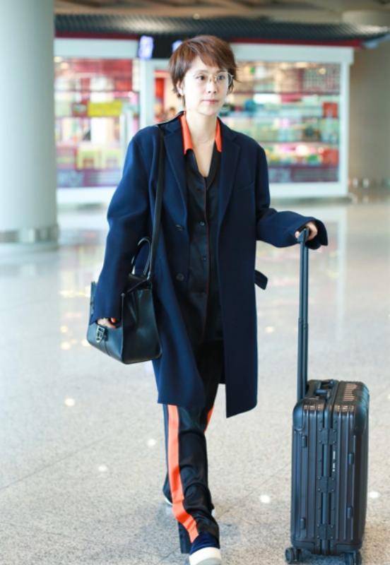 经验|日常出行穿衬衫怎么搭，老戏骨海清有经验，帮你时髦保暖两不误