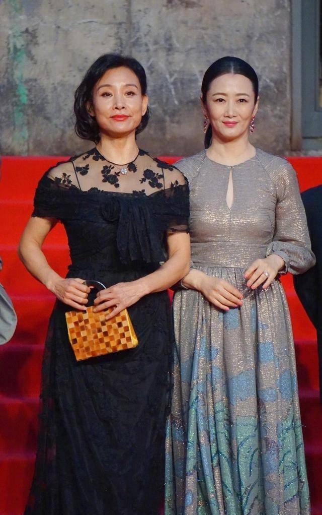 项链|陈冲赵涛同框合影都穿连衣裙,一个霸气一个优雅,真不愧是老戏骨