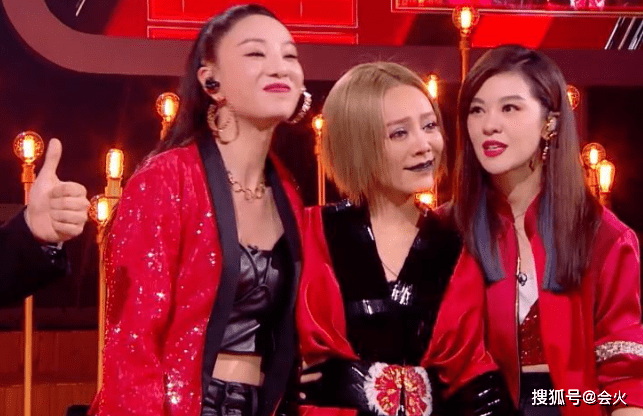 宁静|宁静托人养一棵树20年！树上挂大金坠子太豪气，高2米叶子干枯