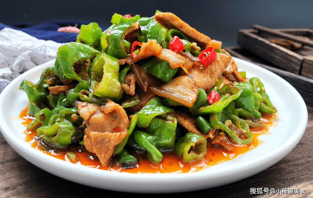 下锅|炒小炒肉时，很多人直接下锅，学会这个“技巧”，好处不油腻