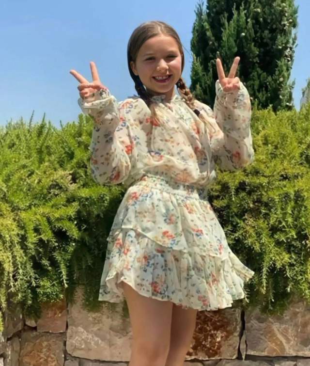 女儿|贝克汉姆女儿越来越好看!穿波点裙似小公主,容貌不输万人迷爸爸