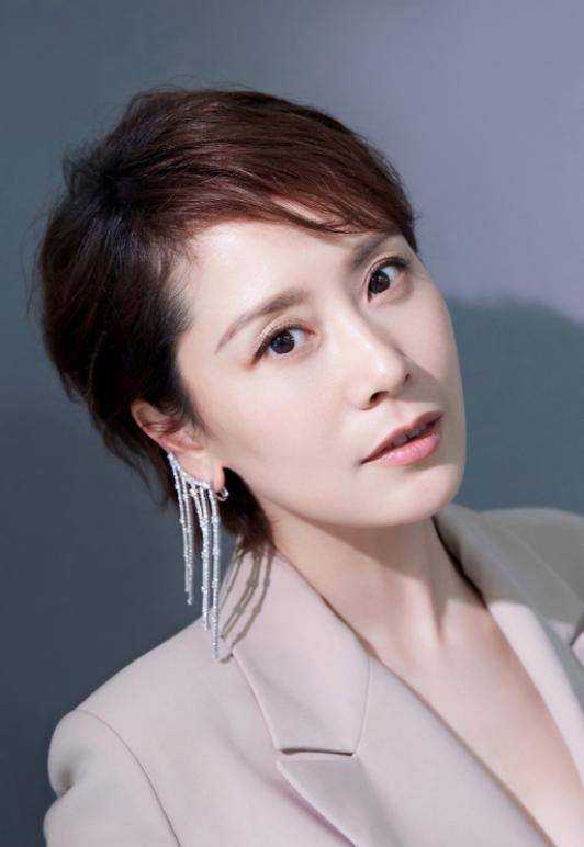 经验|日常出行穿衬衫怎么搭，老戏骨海清有经验，帮你时髦保暖两不误