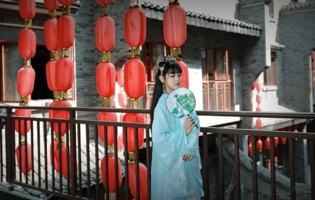 文化|古代女子长裙拖地，难道都不怕弄脏吗？人们都被古装剧误导了！