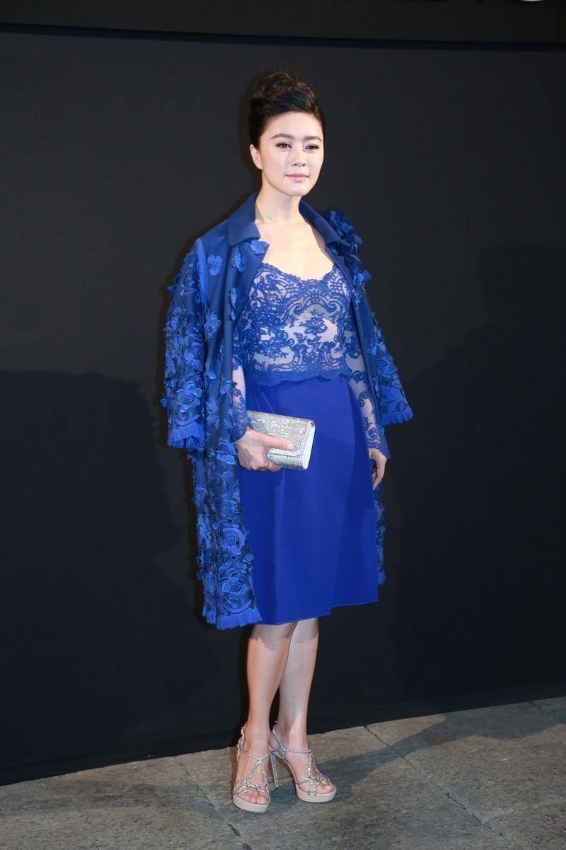 原创田海蓉才是真贵妇一身宝蓝色套装温婉高级高贵又有气场