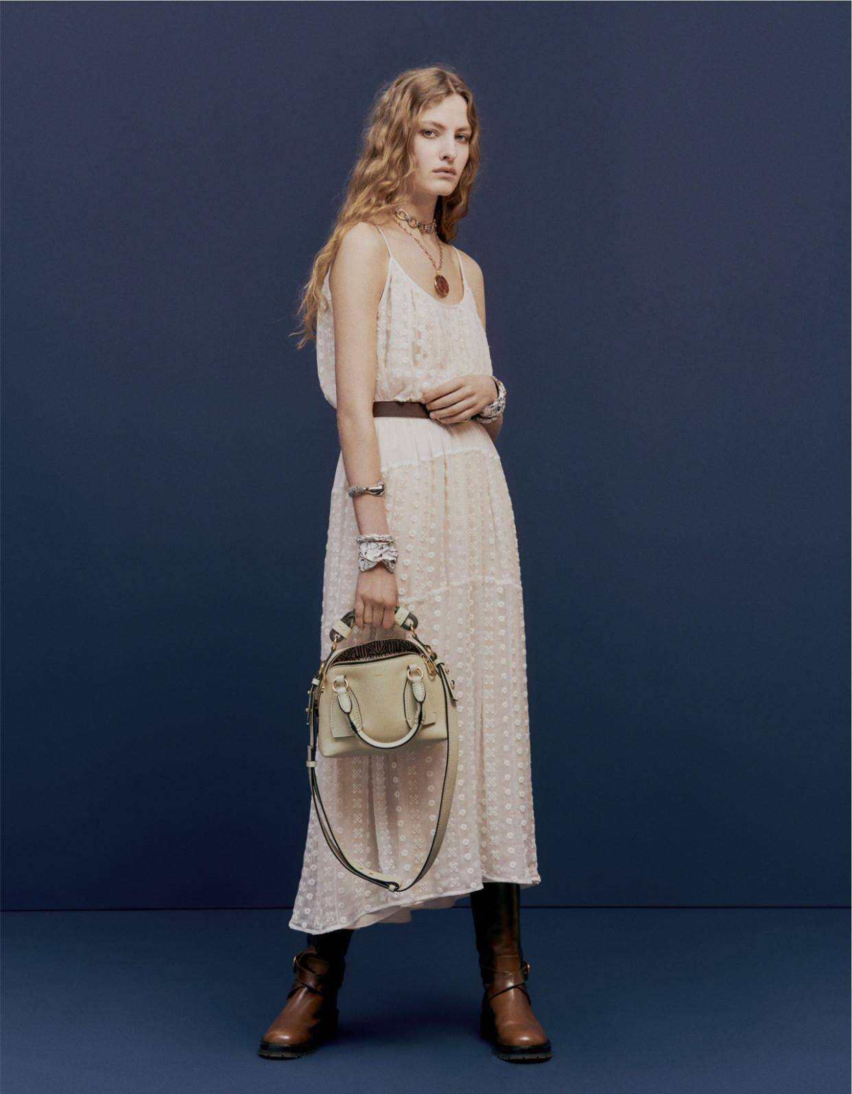 本质|2020早秋服装:让服装本质说故事,Chloe用基本元素大玩穿搭游戏