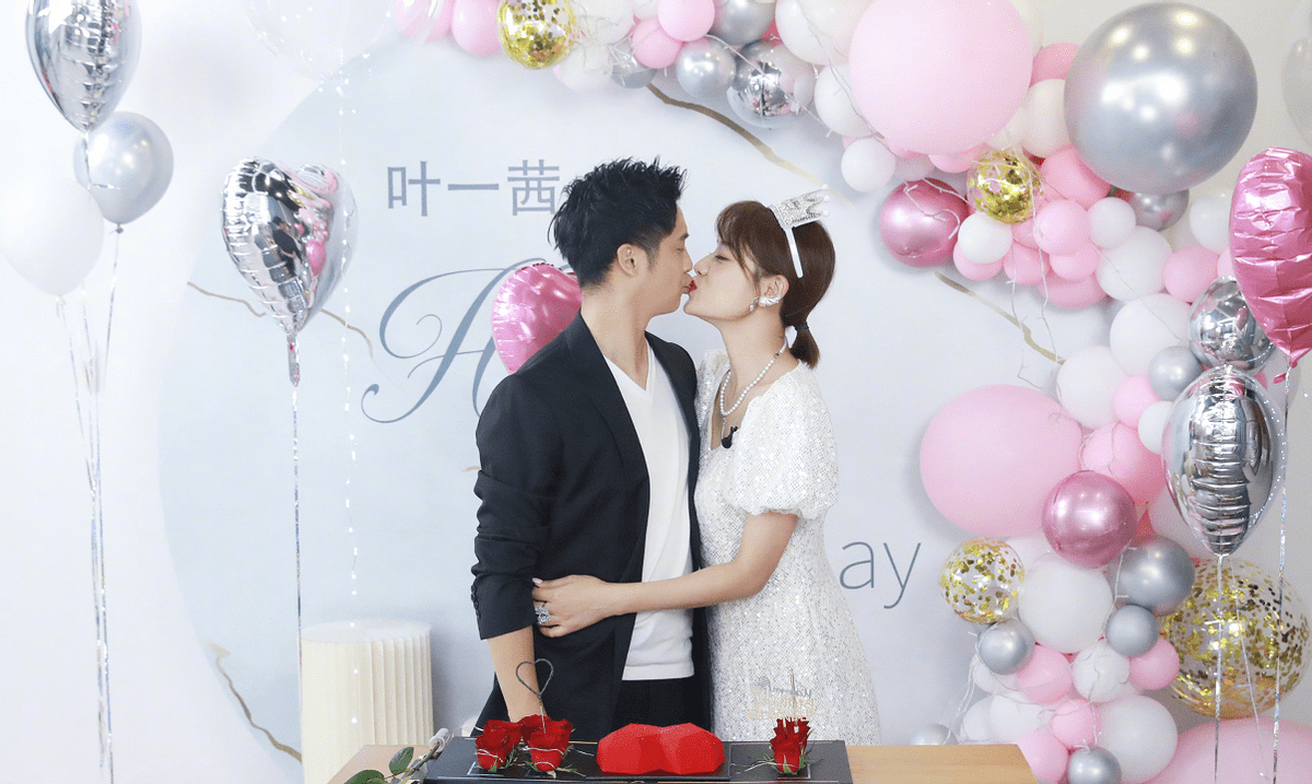 公主|田亮的妻子真会打扮，过生日穿的像个公主，感觉不太像俩孩子的妈