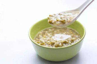 肠胃|喝绿豆汤能降低血糖？医生：想降血糖或可多吃这5种食物，了解下