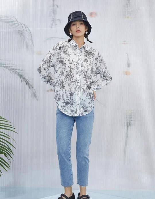黑色|高级流行的花衬衫，穿搭起来很是时尚，夏季里的必备款式