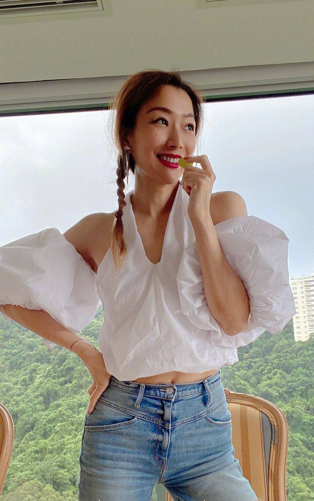 个性|郑秀文演绎何为终生美丽！艳红短发似火鸡头，个性张扬成港风代表