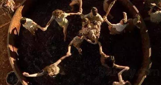 基努里维斯|你知道吗?酒其实是酿酒师用脚踩出来的…