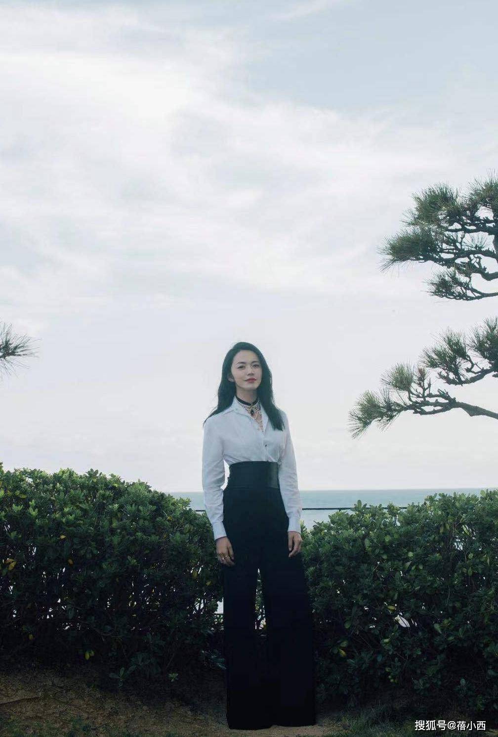 下半身|姚晨的穿搭才叫高级，白衬衫配高腰西装裤，40+女人可直接照穿